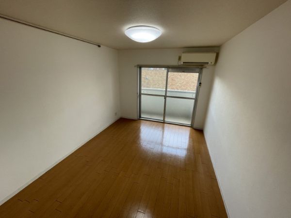 ロアール平針3階 部屋①の画像