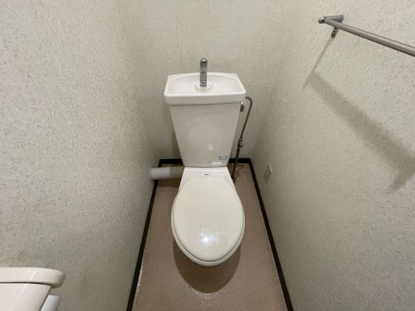 メゾン・ド・ポプラ4階1K トイレの画像