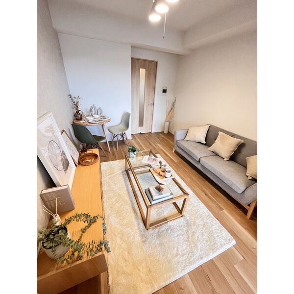 スプランディッドVIII9階2K リビングの画像