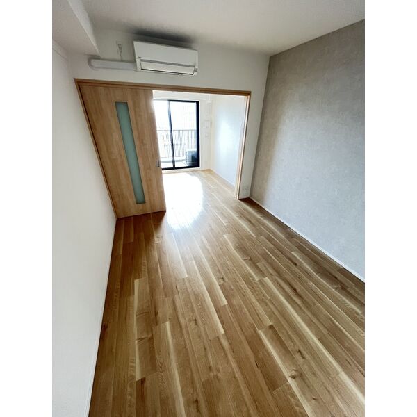 スプランディッドVIII9階2K リビングの画像