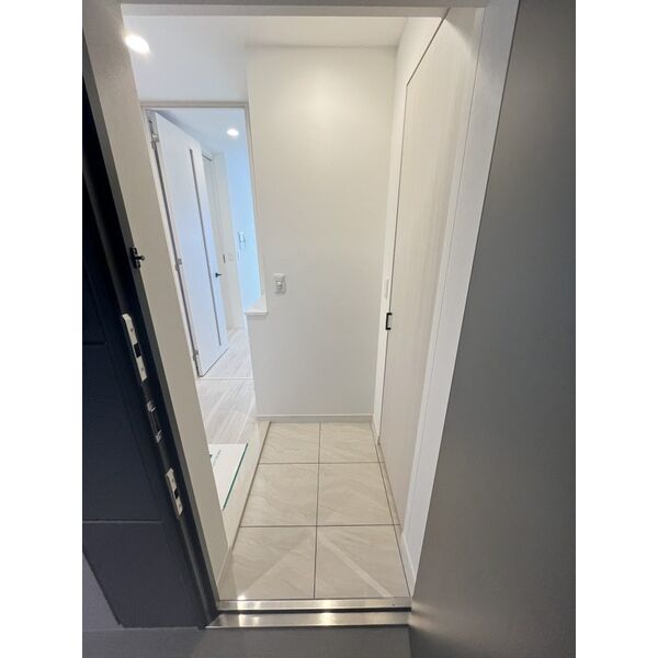 レジュールアッシュ塚本レジデンス9階1LDK 玄関の画像