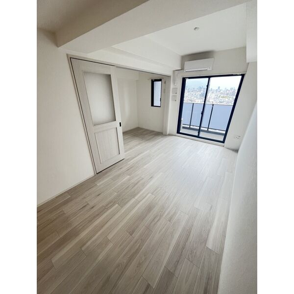 レジュールアッシュ塚本レジデンス9階1LDK リビングの画像