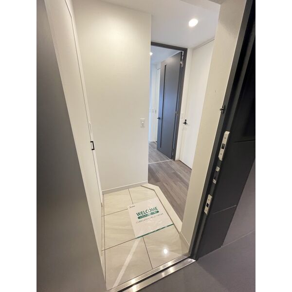 レジュールアッシュ塚本レジデンス10階1LDK 玄関の画像