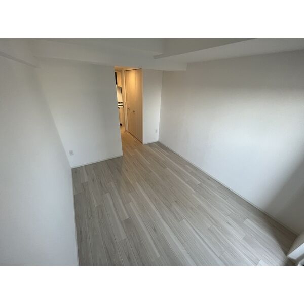 レジュールアッシュ塚本レジデンス8階1K リビングの画像