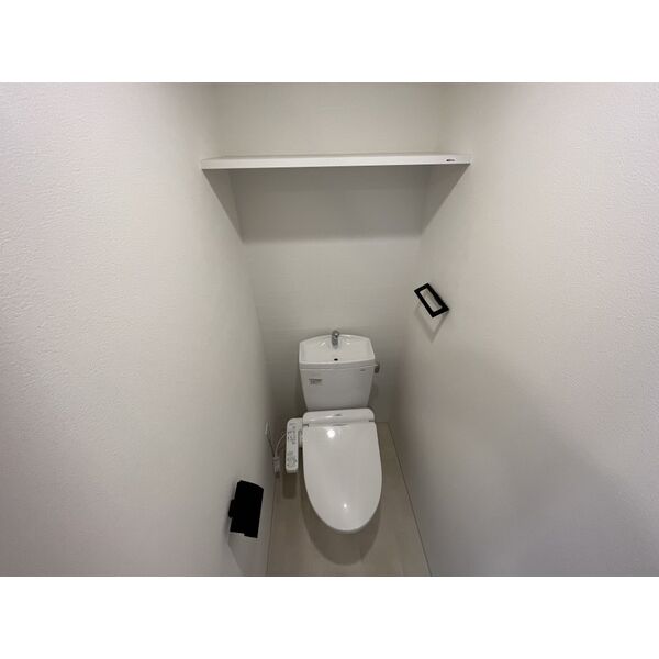 レジュールアッシュ塚本レジデンス8階1K トイレの画像