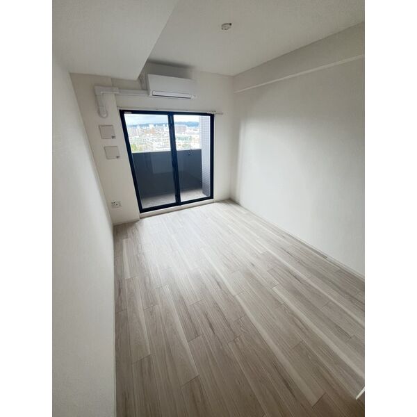 レジュールアッシュ塚本レジデンス10階1K リビングの画像