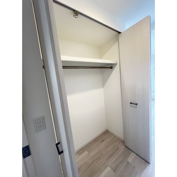 レジュールアッシュ塚本レジデンス10階1K 収納の画像