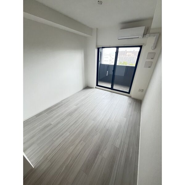 レジュールアッシュ塚本レジデンス9階1K リビングの画像