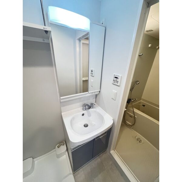 レジュールアッシュ塚本レジデンス9階1K 洗面所の画像