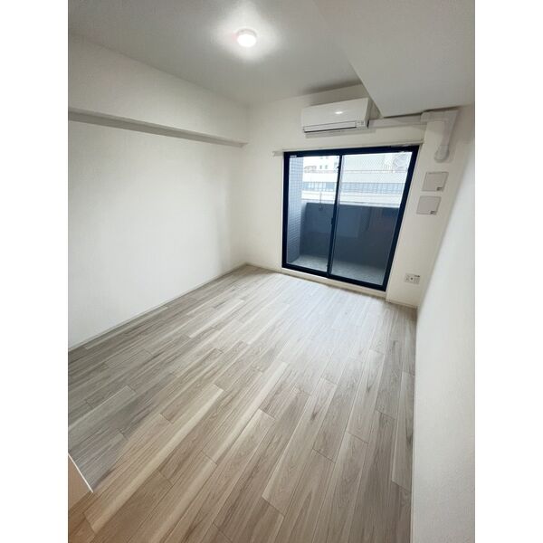 レジュールアッシュ塚本レジデンス5階1K リビングの画像