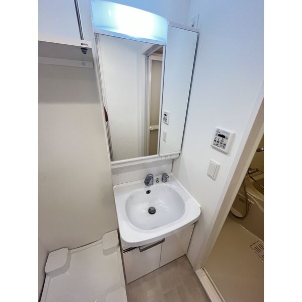 レジュールアッシュ塚本レジデンス5階1K 洗面所の画像