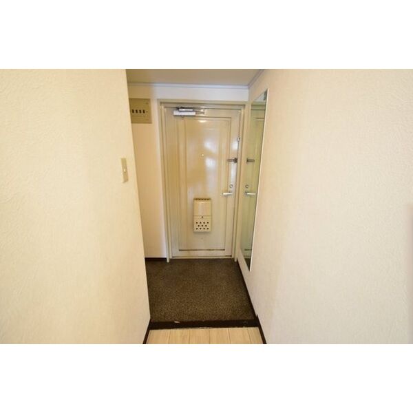 シロハイヌ今米09階2LDK 玄関の画像