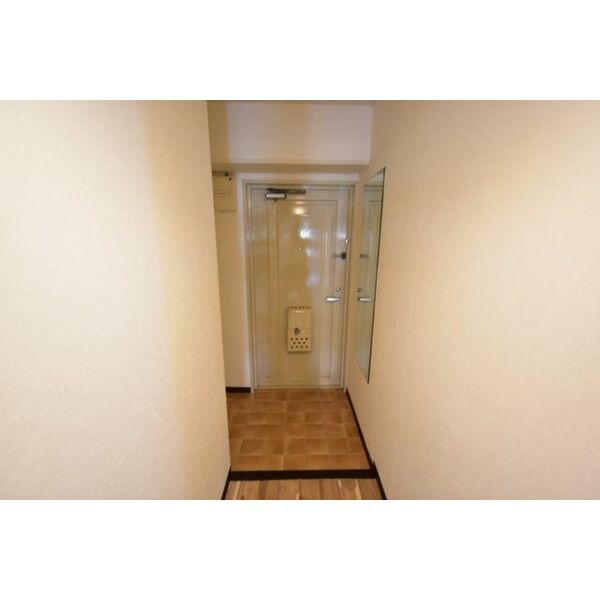 シロハイヌ今米02階3LDK 玄関の画像