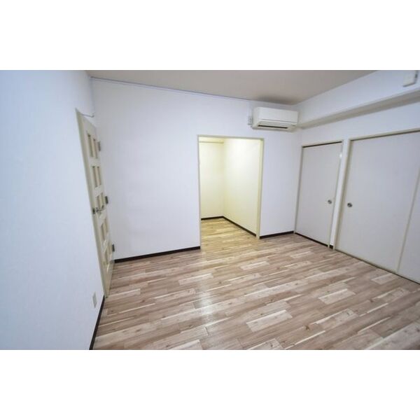 シロハイヌ今米02階3LDK リビングの画像