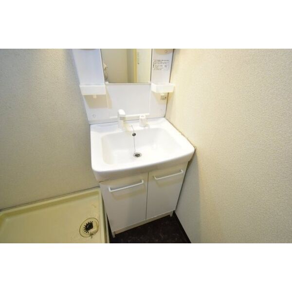 シロハイヌ今米02階3LDK 洗面所の画像