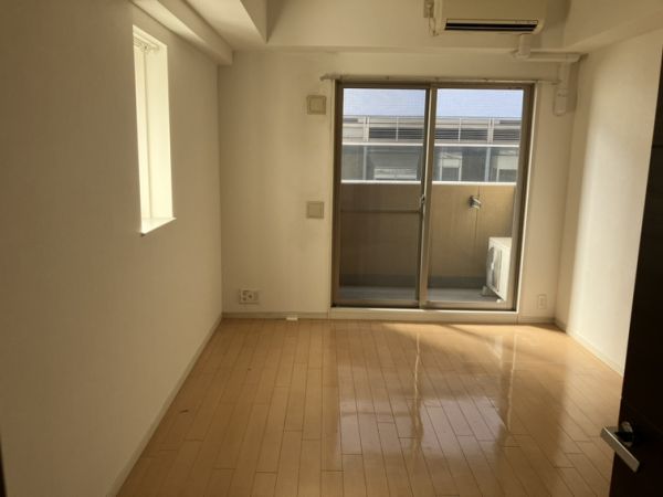 クラウンハイム北心斎橋フラワーコート8階1K リビングの画像