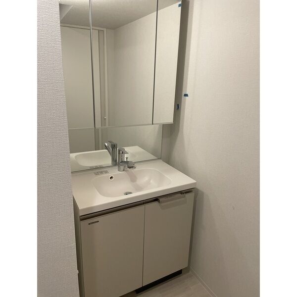 コンフォリア・リヴ大阪本町15階2LDK 洗面所の画像