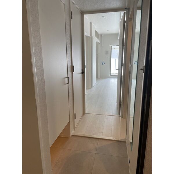 コンフォリア・リヴ大阪本町8階2LDK 玄関の画像