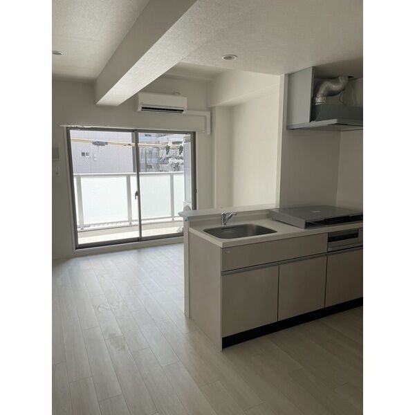 コンフォリア・リヴ大阪本町8階2LDK リビングの画像