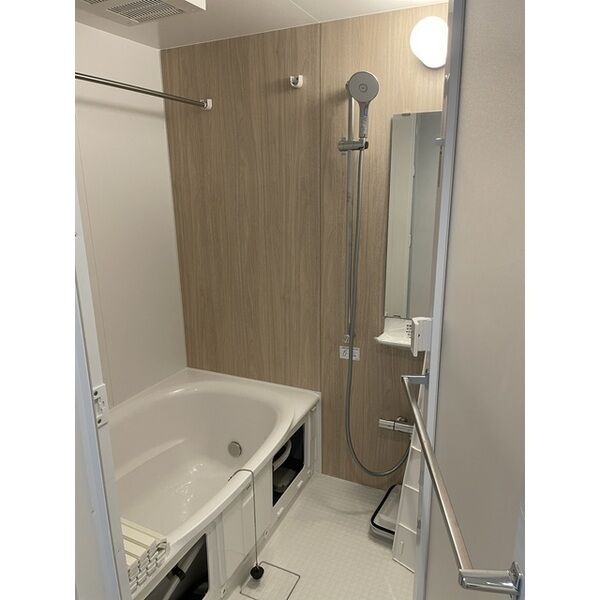 コンフォリア・リヴ大阪本町8階2LDK お風呂の画像