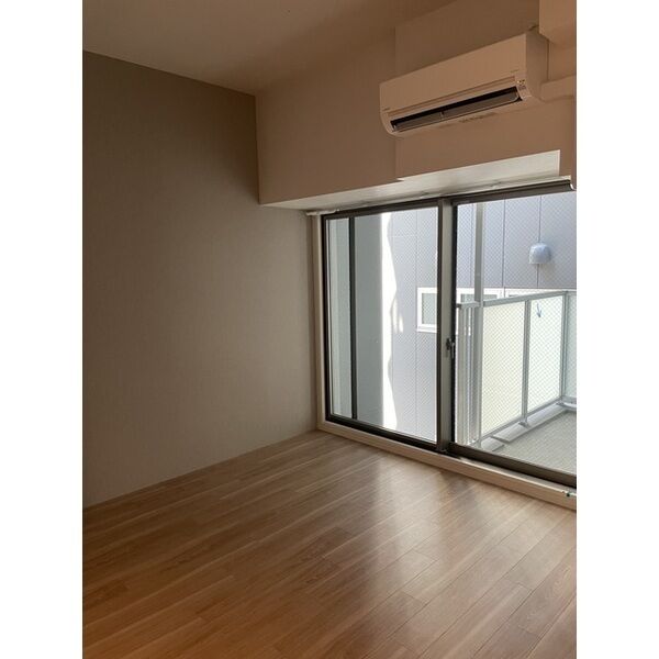 コンフォリア・リヴ大阪本町7階1K リビングの画像