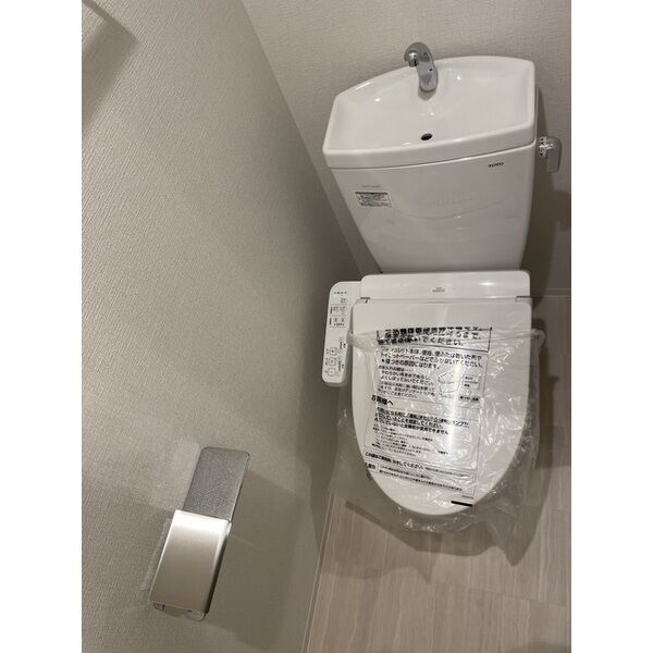 コンフォリア・リヴ大阪本町4階1K トイレの画像