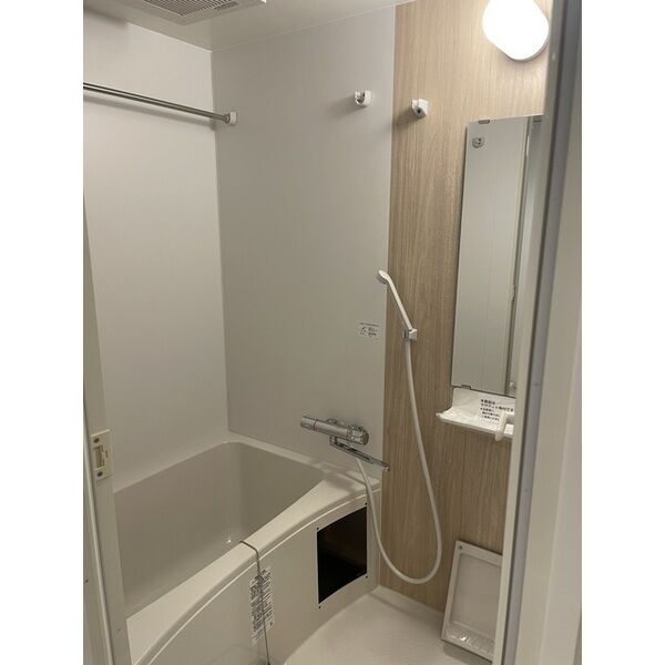 コンフォリア・リヴ大阪本町4階1K お風呂の画像