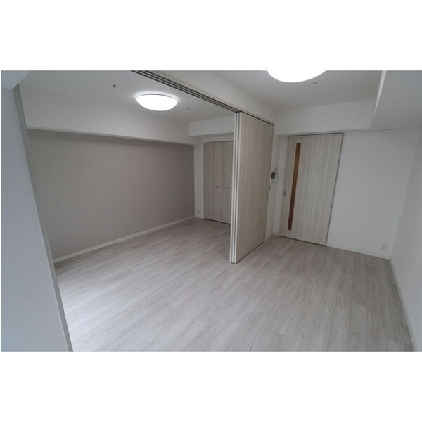 コンフォリア・リヴ新大阪WEST6階2K リビングの画像