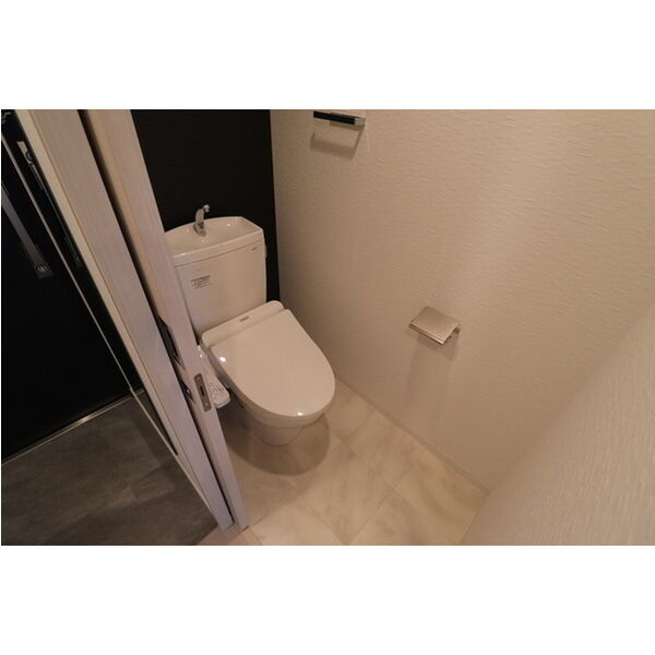 コンフォリア・リヴ新大阪WEST6階2K トイレの画像