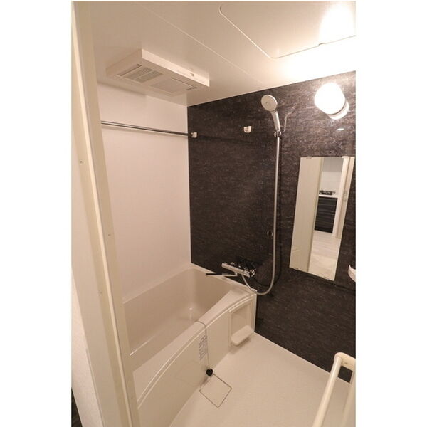 コンフォリア・リヴ新大阪WEST6階2K お風呂の画像