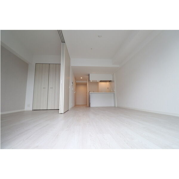 コンフォリア・リヴ新大阪WEST9階1LDK リビングの画像