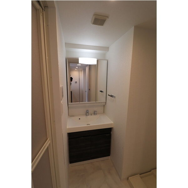 コンフォリア・リヴ新大阪WEST9階1LDK 洗面所の画像