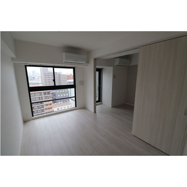 コンフォリア・リヴ新大阪WEST9階2K リビングの画像