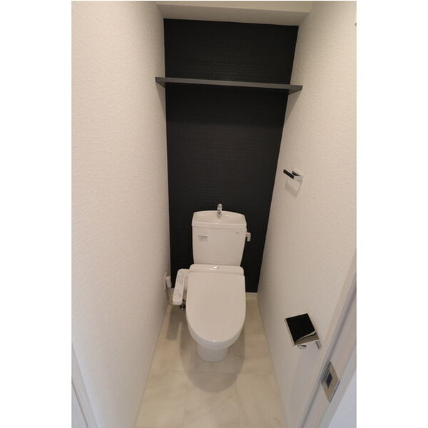 コンフォリア・リヴ新大阪WEST11階1K トイレの画像