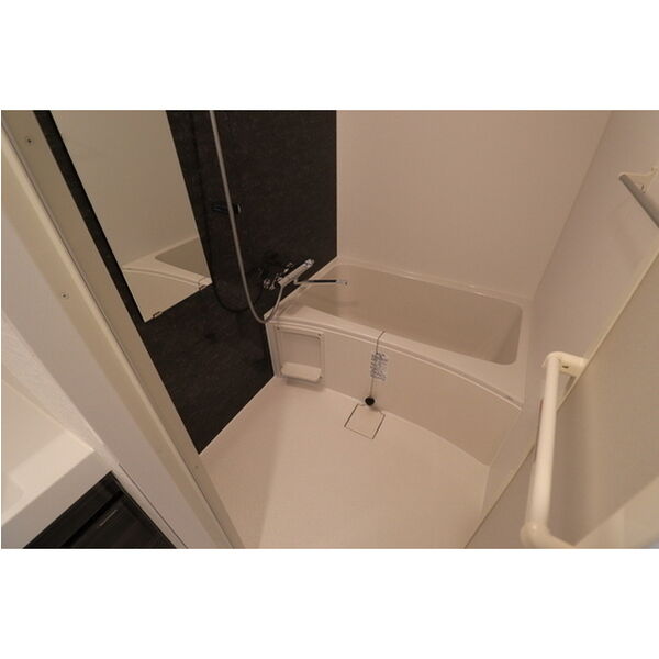 コンフォリア・リヴ新大阪WEST11階1K お風呂の画像