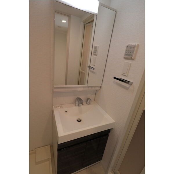 コンフォリア・リヴ新大阪WEST11階1K 洗面所の画像