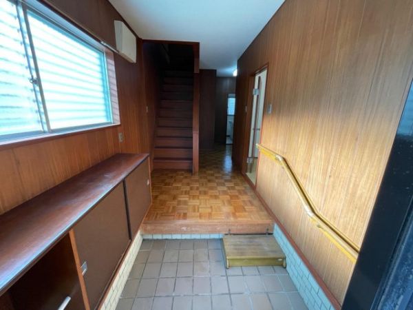 名塩ガーデン戸建1階4LDK以上 玄関の画像