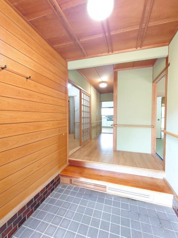 佐用町豊福戸建1階4LDK以上 玄関の画像