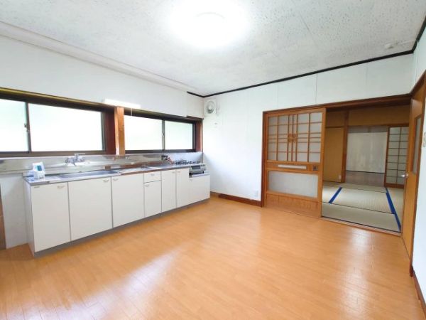 佐用町豊福戸建1階4LDK以上 リビングの画像