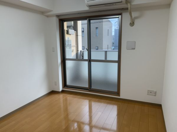 comforespa新大阪3階1K リビングの画像