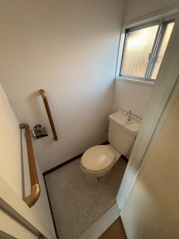 長田区大日丘町戸建て1階2LDK トイレの画像