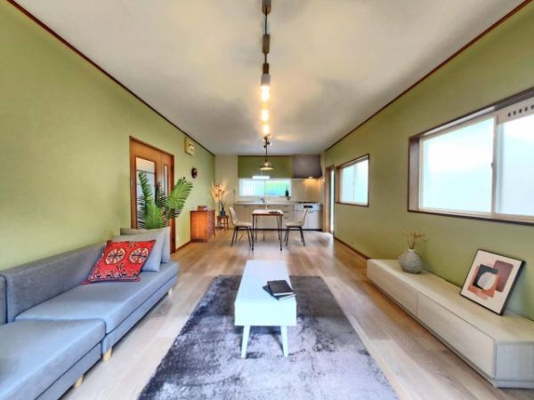 メゾン・ド・アンティークさつき台1階4LDK以上 リビングの画像