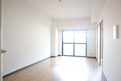 ラフィーネ香里園6階2LDK リビングの画像