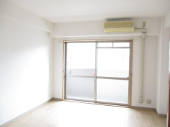 ラフィネシャンブル1階1K リビングの画像