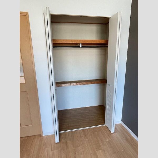 ラフィネシャンブル3階1K 収納の画像