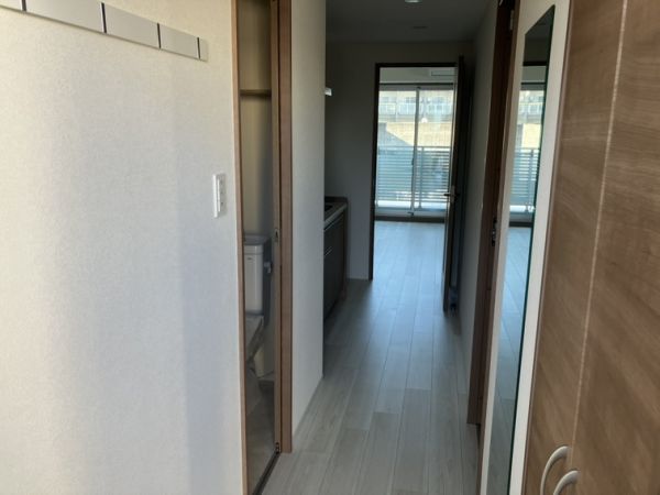 エメルミナ豊中岡町3階1K 玄関の画像