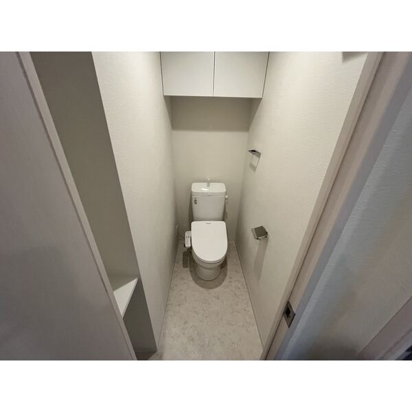 スプランディッド上本町WEST2階1LDK トイレの画像