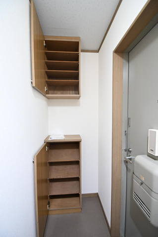 エヌエムサンク1階2DK 玄関の画像