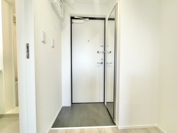 リュクスシティー黄金2階1K 玄関の画像