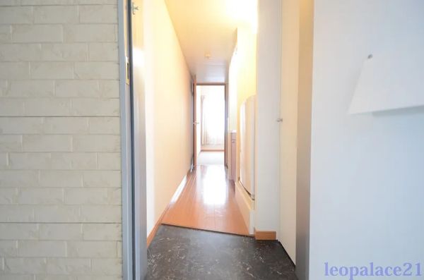 レオパレスアーク1階1K 玄関の画像